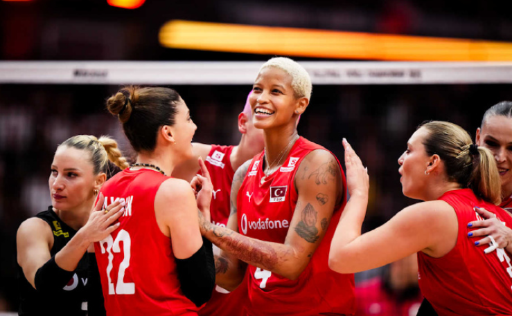 战胜日本女, 队连扳三局 战胜日本女, 队连扳三局