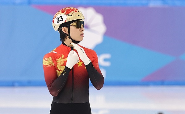 以小组头名, 短道速滑世 以小组头名, 短道速滑世