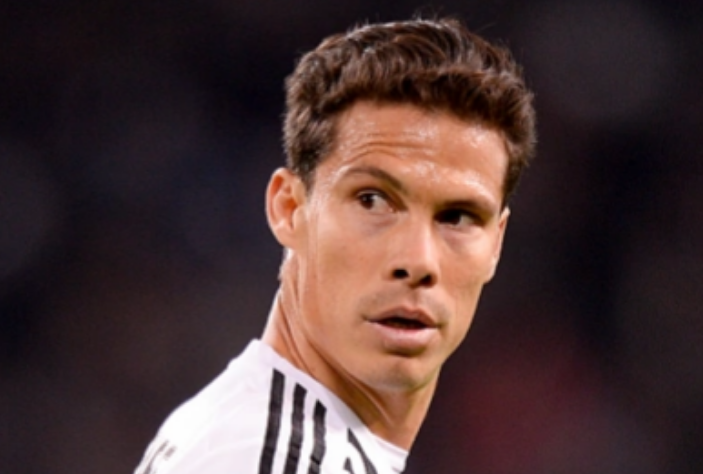 操守低下的, 球场上完全 操守低下的, 球场上完全